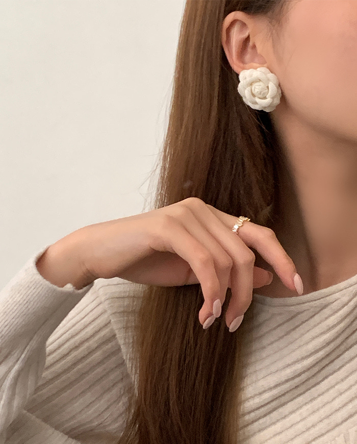Camellia earrings E 193