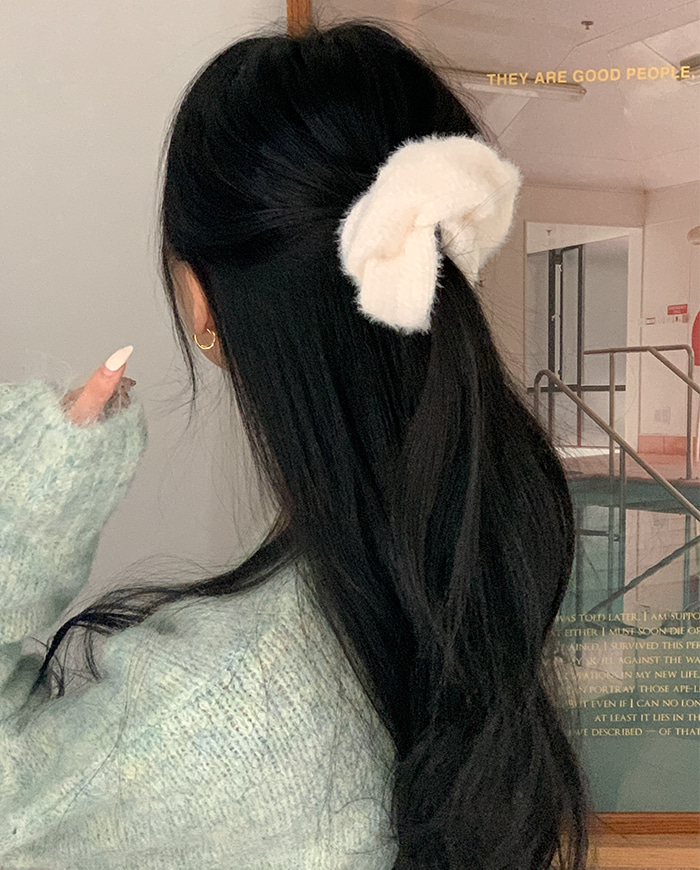 Soft Shiny Hair Crunch  H 02